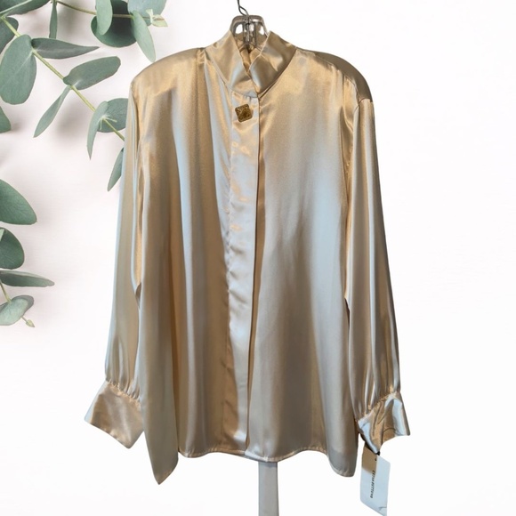 Elegant Ivory Satin Blouse - Sophisticated Style in Size 18! - Picture 1 of 10